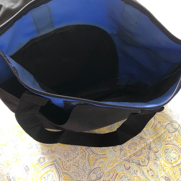 2 Matching Black and Blue Zippered Tote Bags - Picture 6 of 7